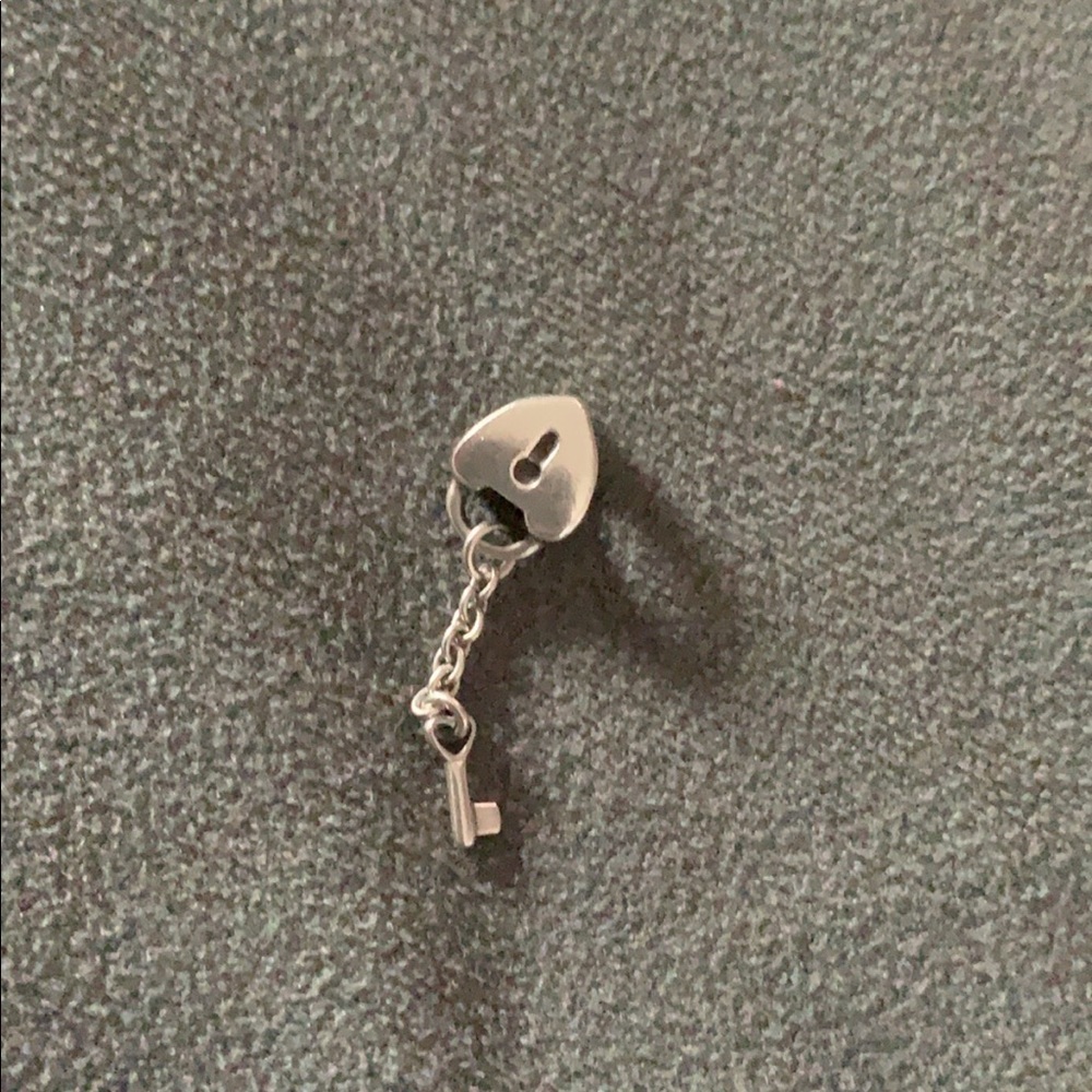 ❌ SOLD❌ Key To My Heart Charm